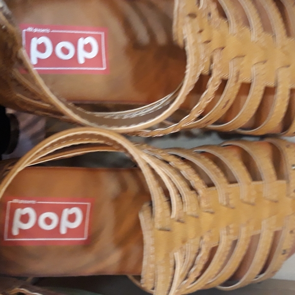 Relisting- Pop Sandals - Picture 4 of 6